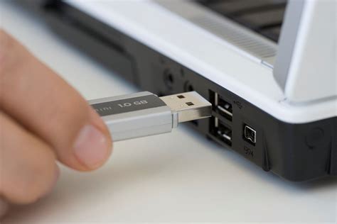 How to Revive Windows 10 With a Recovery USB