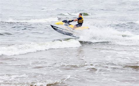 How to Safely Drive a Jet Ski in Rough Water – Outdoor Troop