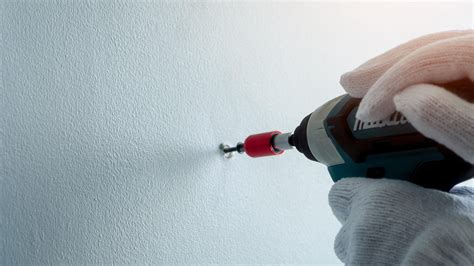 How to Screw Into Plaster Walls Without Crumbling …