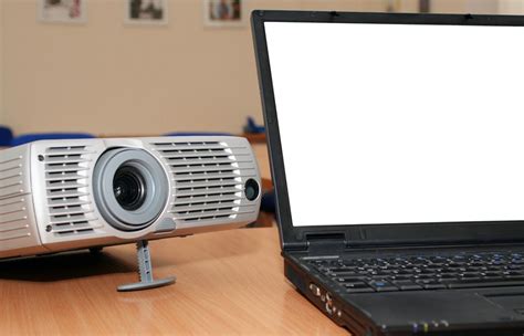 How to Set Up a Projector and Laptop for Presentations