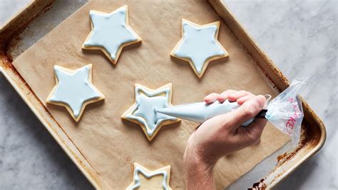 How to Store Royal Icing - A Full Table