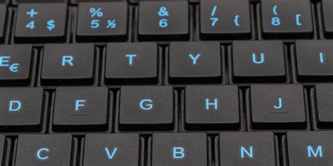 How to Switch to Alternate Keyboard Layouts in Windows 10 - MUO