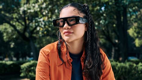 How to Take a Photo With Snap Spectacles
