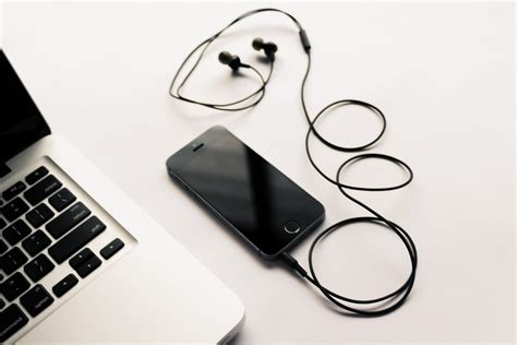 How to Turn Your Old Smartphone Into a Portable Media Player