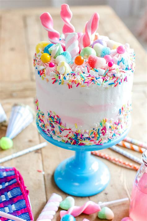 How to Turn a Simple Store-Bought Cake into a Pretty Cake