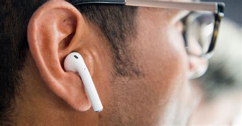 How to Use Headphones on an iPhone 8