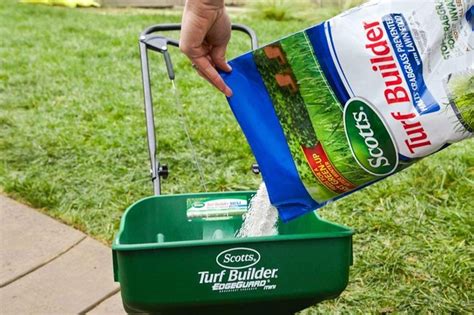 How to Use Scotts Turf Builder Hunker