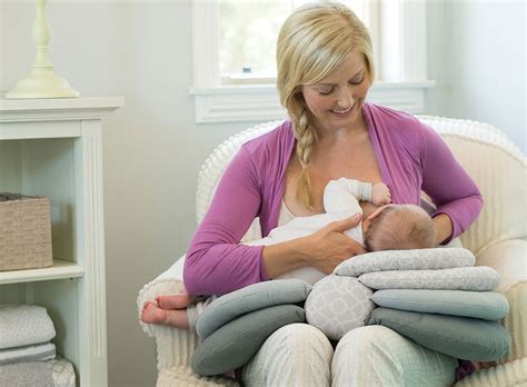 How to Use a Breastfeeding Pillow Infantino