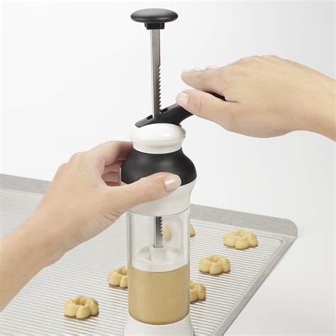 How to Use a Cookie Press TJMBB
