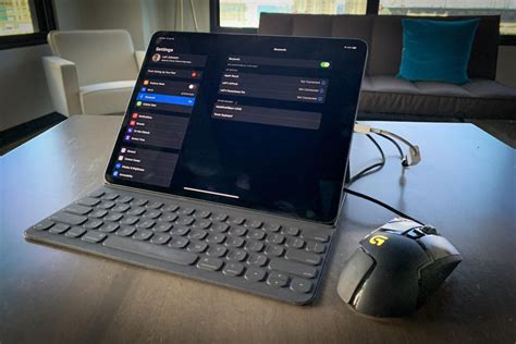 How to Use a Mouse With an iPad