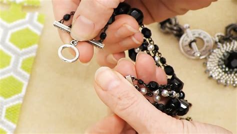 How to Use a Toggle Clasp — Beadaholique