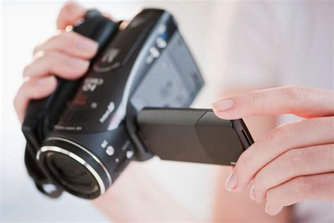 How to Use a Video Camera Basic Camcorder Tips