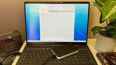 How to Use an External Drive With a Chromebook