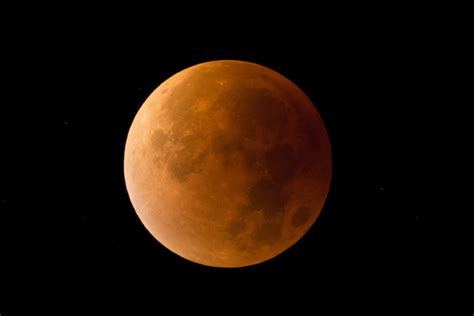 How to Watch Lunar Eclipse as Moon Is Set to Turn …