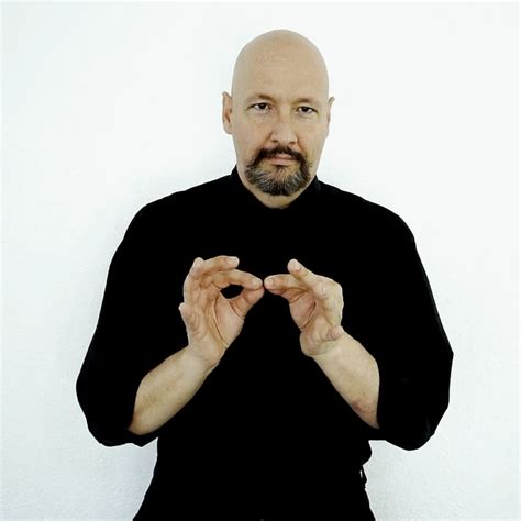 How to a Sign Language Interpreter Sign Language Interpreter