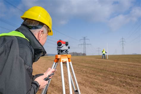 How to become a land surveyor. As an alternative to earning a degree in land surveying, prospective surveyors in Ohio can complete a baccalaureate degree in civil engineering. The program must include at least 24 quarter credits or 16 semester credits of coursework in surveying. Half of these credits must deal specifically with the surveying of land boundaries. 