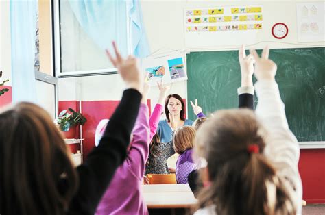 How to become an elementary school teacher. New Jersey Teacher Education Requirements. A bachelor’s degree from a regionally accredited college or university is the minimum educational requirement for teacher certification in New Jersey. In addition, the state requires that potential teachers graduating on or after September 1, 2016, have a GPA of 3.0 or better (on a 4.0 scale). 