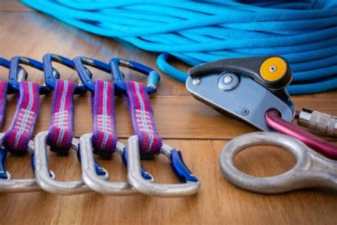 How to belay top rope.  This integrated pulley makes the gaswerkmethode Jun...