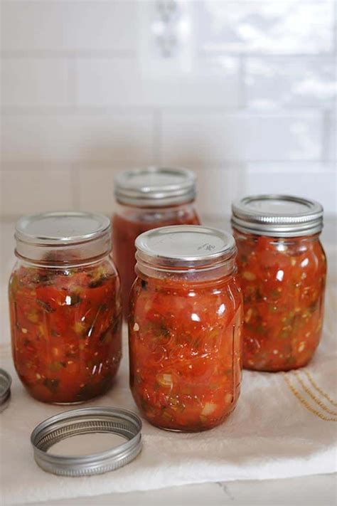 How to can salsa. To can salsa without cooking it, you will need a pressure canner. The first step is to mix the ingredients for the salsa in a large pot. Bring the mixture to a boil, then reduce the heat and simmer for 10 minutes. Next, fill the pressure canner with water and heat it to boiling. 