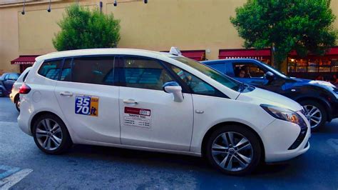 How to catch a taxi in rome