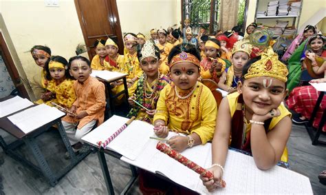 How to celebrate krishna janmashtami in school