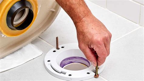How to change a toilet flange. To prepare the toilet for replacing the wax ring, follow these steps: 1. Turn off the water supply to the toilet by closing the valve located behind the toilet. 2. Flush the toilet to empty the tank and bowl. 3. Use a sponge or cloth to wipe away any dirt or debris from the base of the toilet. 4. 