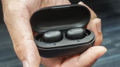 How to charge earbuds