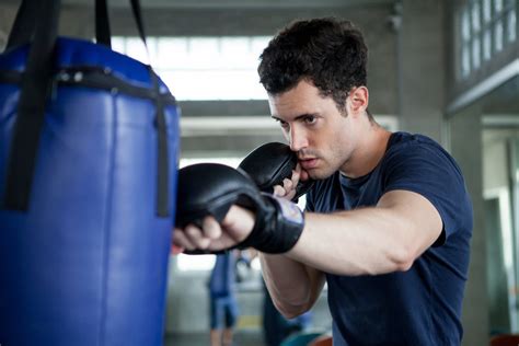 How to choose the right boxing gloves (and why you must)