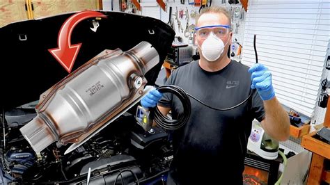 How to clean catalytic converter. Platinum content in catalytic converters can differ significantly depending on the year the catalytic converter was fabricated and the type of vehicle. Small cars usually average 1... 