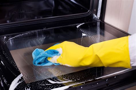 How to clean glass window in oven