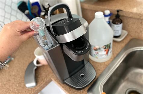 How to clean my keurig duo. Empty the water reservoir. Fill the reservoir with a solution of half white vinegar and half water. Place a mug on the drip tray to catch the descaling solution. Run a cleansing brew cycle without a K-Cup pod. Discard the contents of the mug and repeat until the “Add Water” indicator light turns on. 