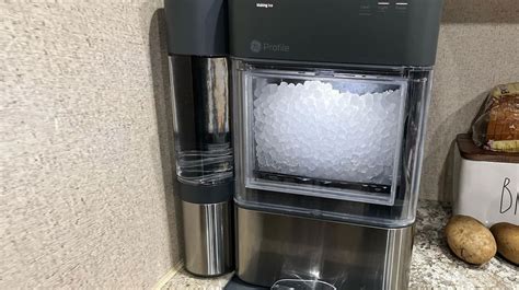 The Opal countertop nugget ice maker produces 1 pound ice/hour. It has a water storage capacity of 3 liters. The ice bin of this ice maker can hold 3 pounds of nugget ice. 6. Intelligent Self Activation. This nugget ice maker has a built-in sensor that detects the level of ice in the ice bin.. 