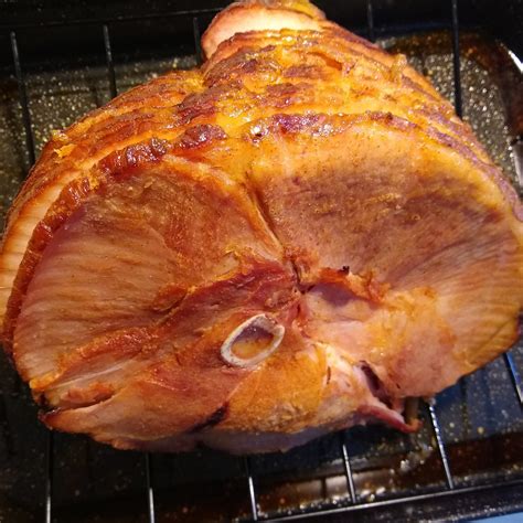 Jul 10, 2022 · Spiral Sliced Ham. Preheat oven to 275xb0F. Remove all packaging materials and place ham face down directly into baking dish or roasting pan. (Place whole ham on its side.) Cover tightly with lid, foil or place in cooking bag and heat at 275xb0F for approximately 12-15 minutes per pound. 