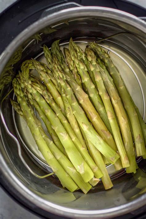 How to cook asparagus in a pot