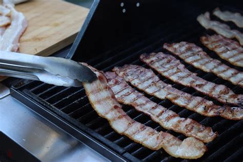 How to cook bacon in grill
