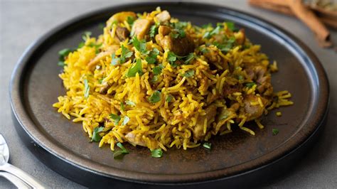 How to cook chicken biryani in cooker