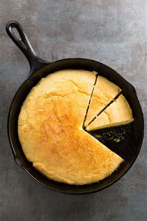 How to cook cornbread in a skillet