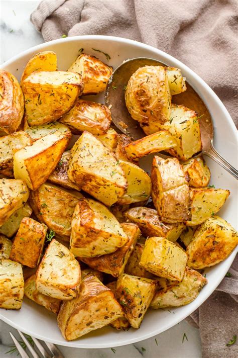 How to cook golden potatoes. Instructions. Preheat the oven to 425F. Chop the potatoes so they are all the same size, ~1 ½ inch pieces. Just barely cover the potatoes in a pot with water. Add salt, and bring to boil. When it comes to a full boil turn the heat to simmer and simmer for 1 … 