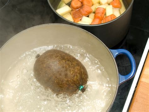 How to cook haggis in boiling water