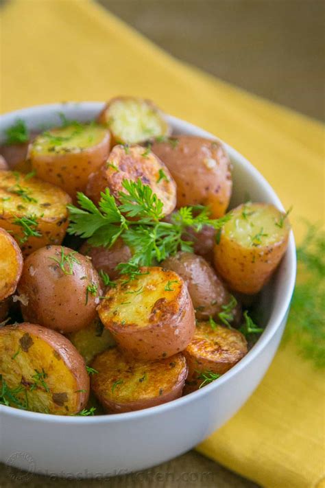 How to cook little potatoes. How to Make the Best Greek Lemon Roasted Baby Potatoes · Combine ingredients. In a large mixing bowl, add potatoes, olive oil, garlic, 2 tablespoons lemon juice, ... 