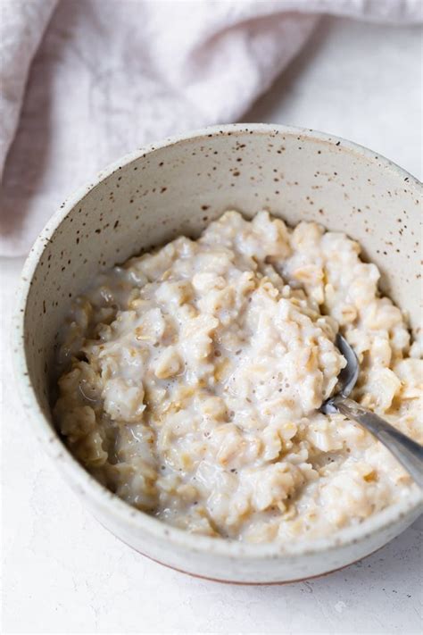 How to cook old fashioned oats. Use the “pot in pot” method: Cook the oatmeal in a separate (pressure cooker approved) glass bowl within the Instant Pot. To do this, place the trivet in the pot and add 1 cup of cold … 