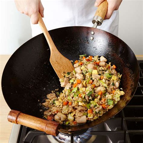 How to cook rice in wok