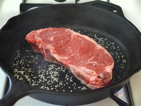 How to cook steak in a pan
