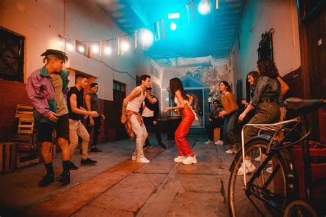 How to create a dancing group
