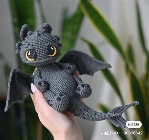 How to crochet toothless dragon.  Easy step-by-step tutorial teaches basic tec...