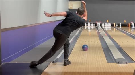 How to curve in bowling