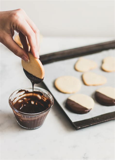 How to dip cookies in melted chocolate