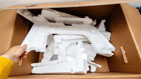 How to dispose of styrofoam. Apr 27, 2023 · Packing peanuts, Styrofoam, and foam. Neither Styrofoam nor biodegradable plant-starch packing peanuts are recyclable through most curbside programs. You may be able to find a local drop-off ... 