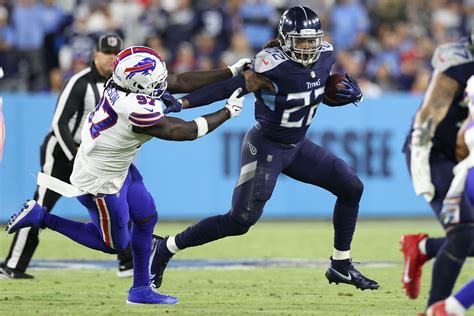 How to do a stiff arm in Madden NFL 23 