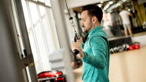 How to do lateral pulldowns mdash form benefits and the variations to try Tom s Guide